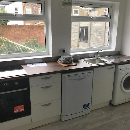 2 Bedroom Garden Apartment チェルトナム エクステリア 写真