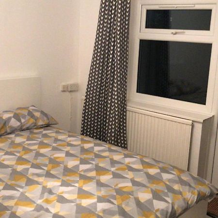 2 Bedroom Garden Apartment チェルトナム エクステリア 写真