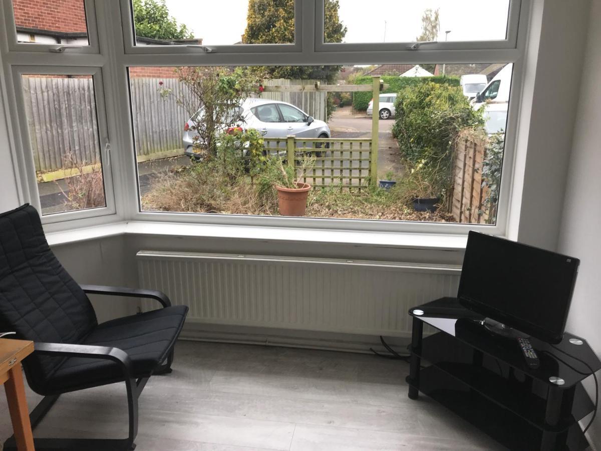 2 Bedroom Garden Apartment チェルトナム エクステリア 写真